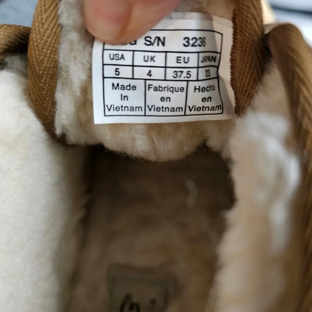 UGG Boots Neumel Chestnut Suede Chukka Lace Up‎ Men's Size 5 Women's Size 7